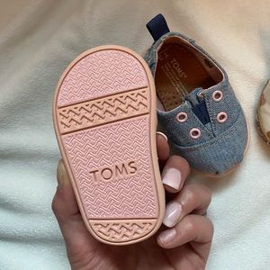 Toms baby shoes